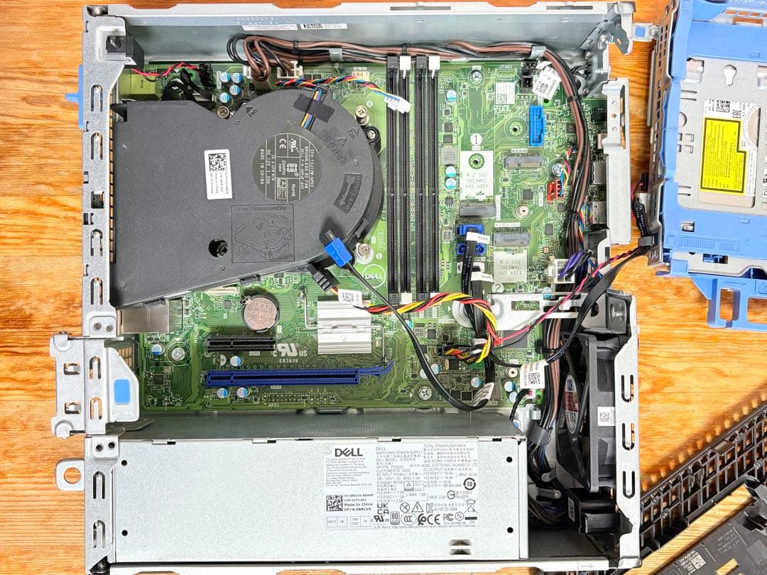 ベアーボン状態のDell Precision 3440/CPUなし・メモリなし