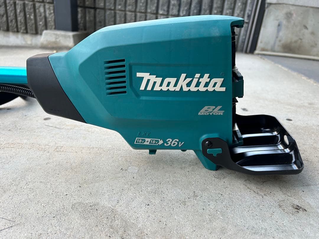 Makita 充電式草芝刈機