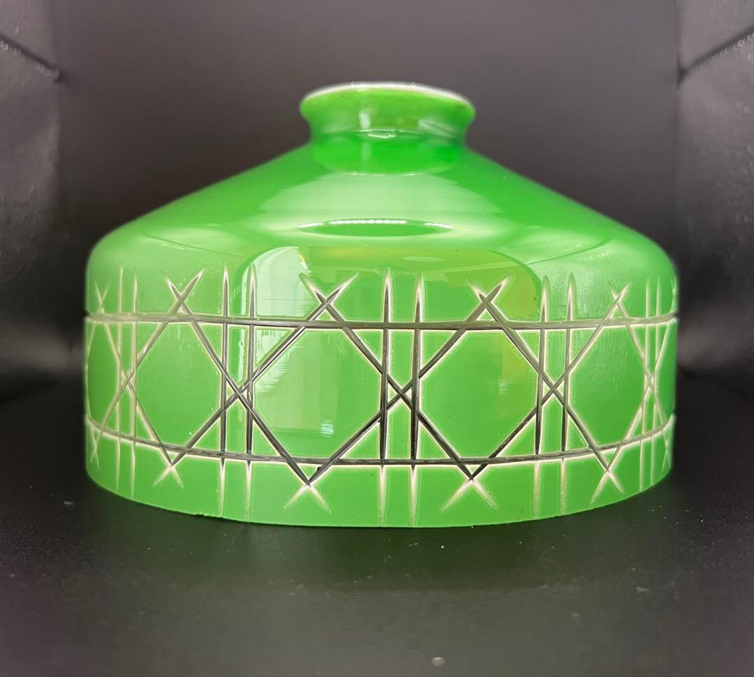 被せガラス緑色ガラス電笠　大正ロマン　洋館　古民家　切子　ウランガラス