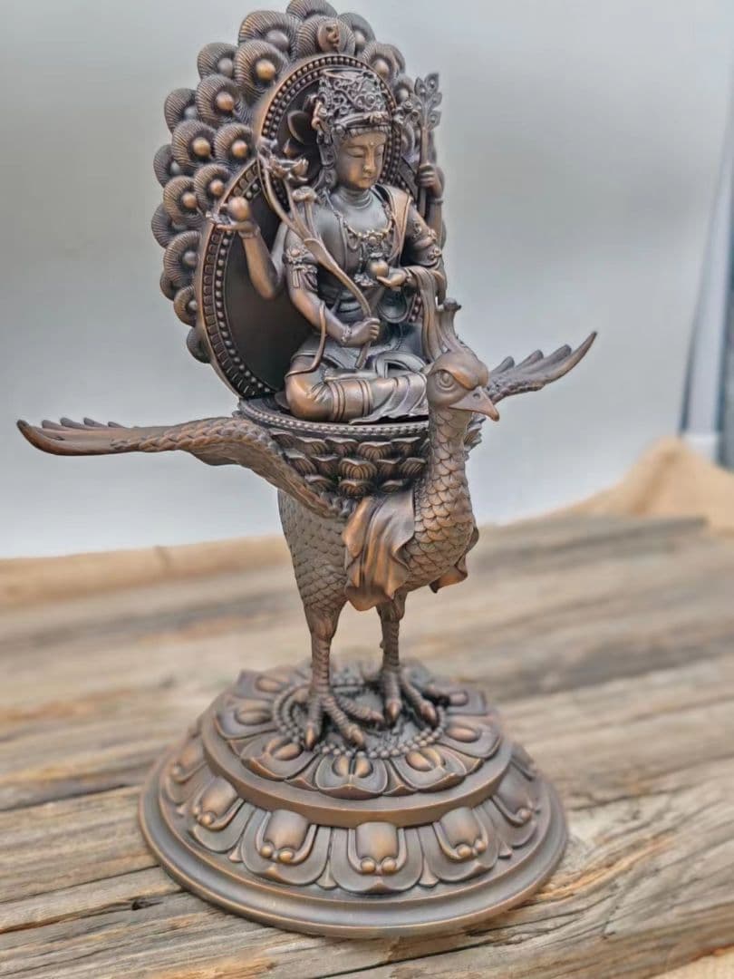 【修縁堂】真言宗 仏像 仏具 孔雀明王 置物 内蔵版 18CM