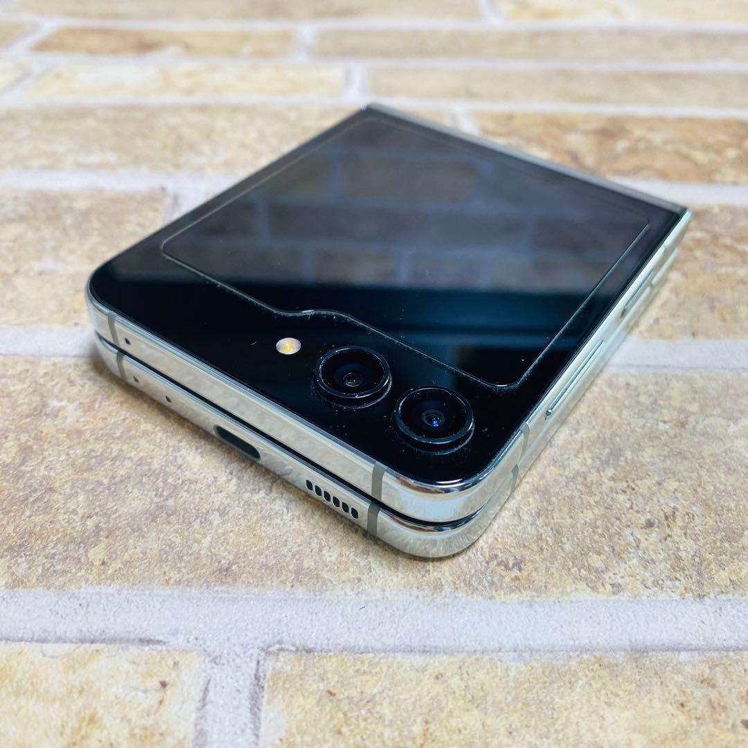 美品 SIMフリー Galaxy Z Flip 5 256GB ミント