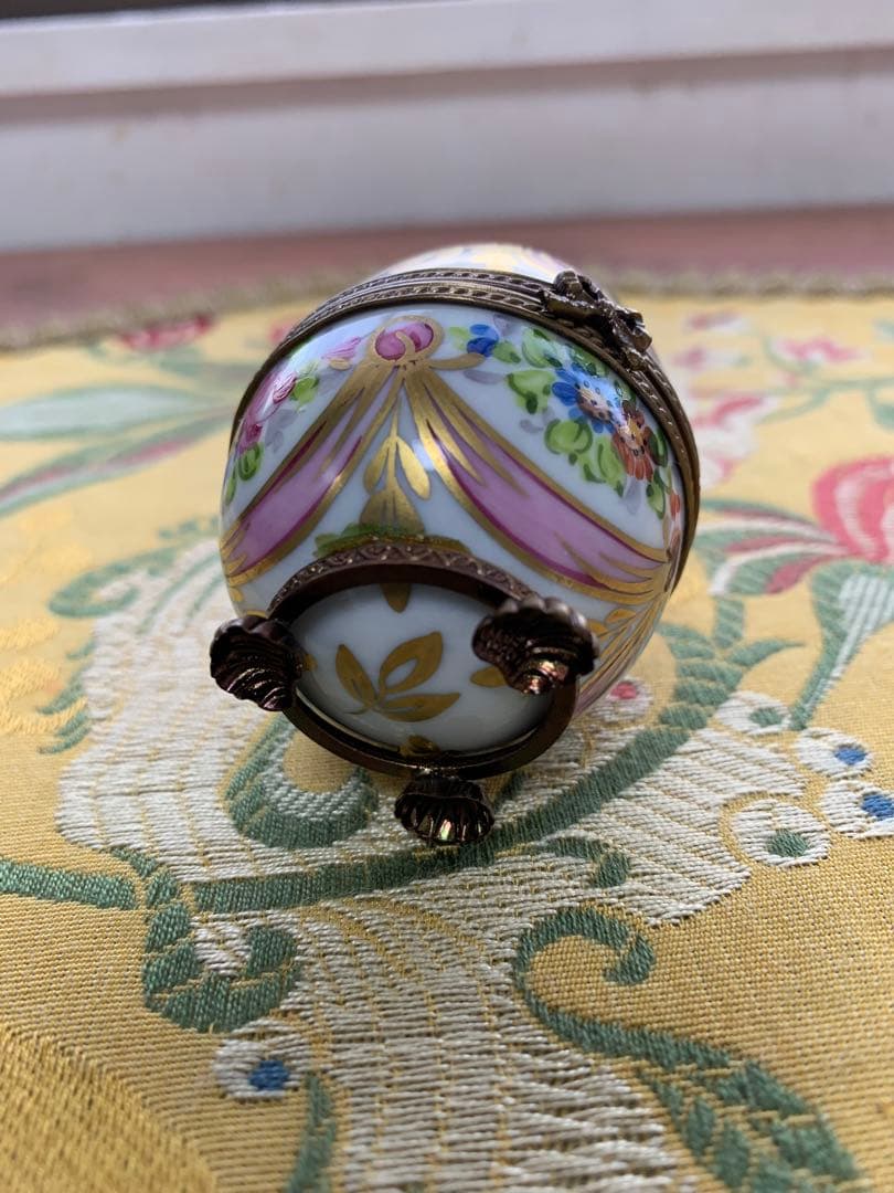 リモージュボックス　フランス製　絵柄が素敵な卵型の小物入れ！指輪入れて下さい！