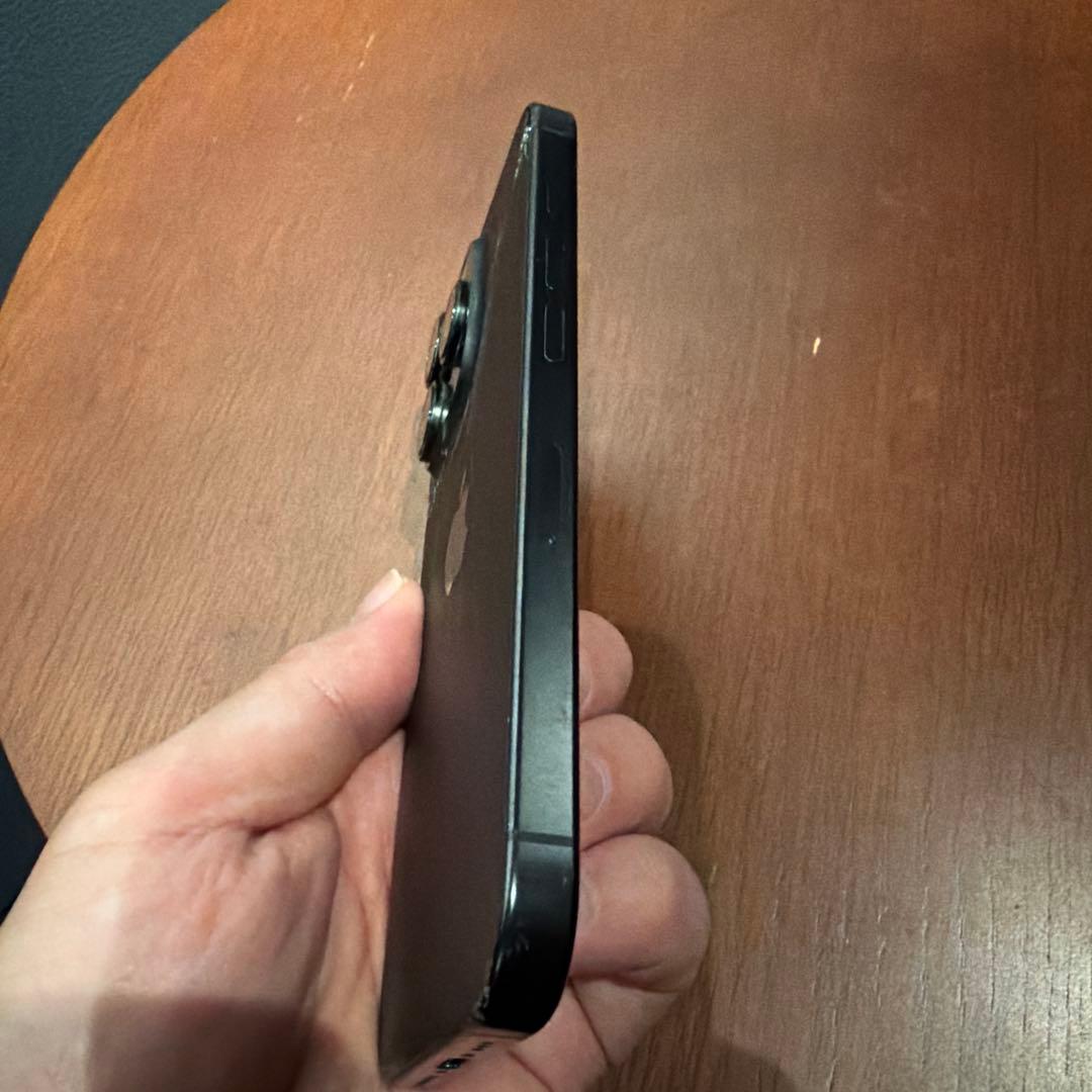 B*6様 iPhone 16 pro 本体　512G