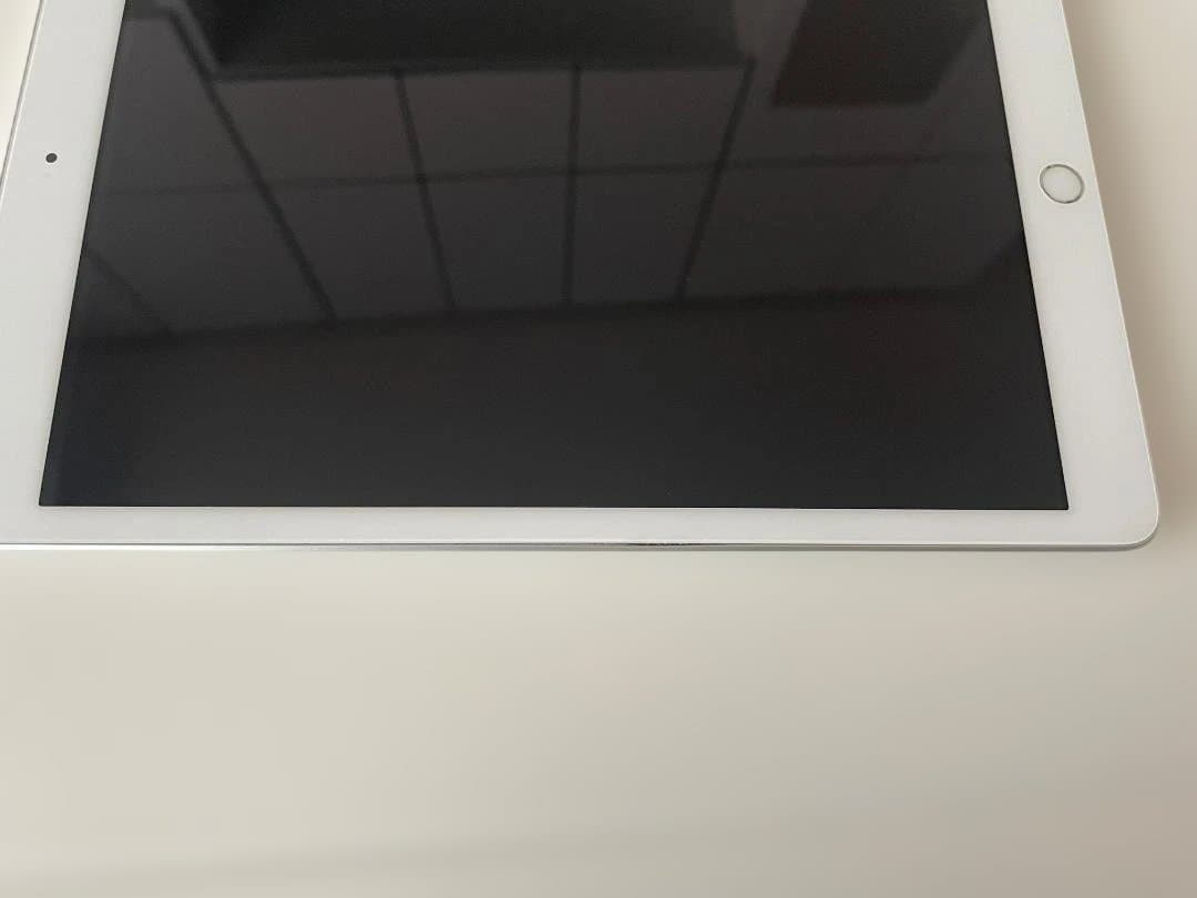 ★電池良好☆iPad7 第7世代 32GB WIFI☆キーボードケース付き★