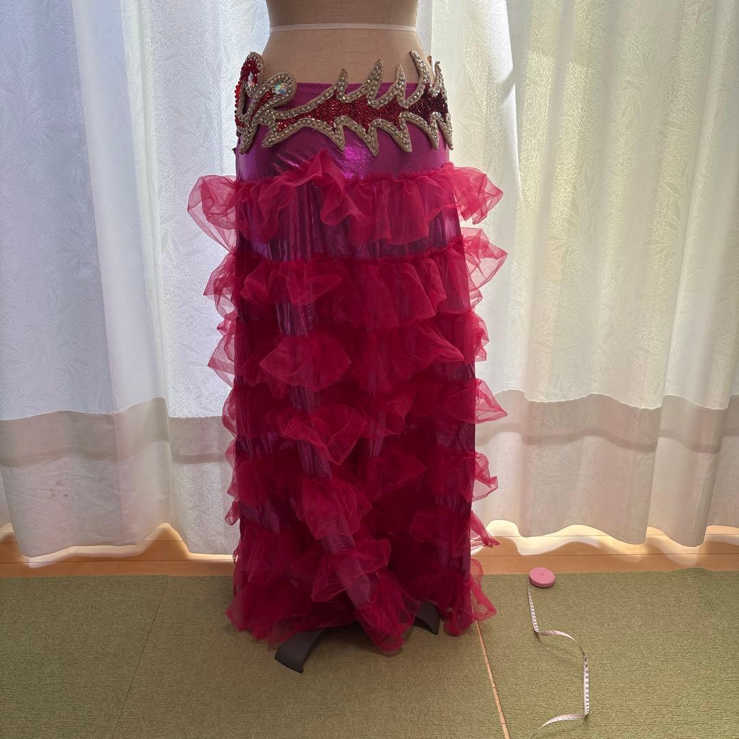 ベリーダンス セットアップ ピンク フリル、ブラとベルト、脚の飾り