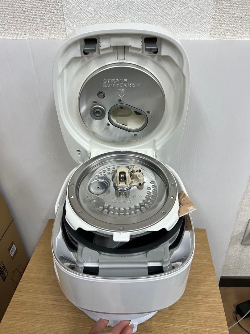 TOSHIBA 東芝 真空IH炊飯器 RC-10VQF 5.5合 2013年製