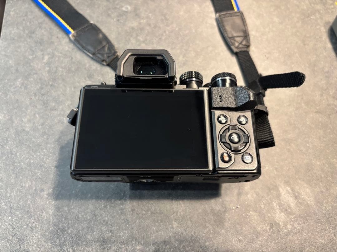 OLYMPUS OM-D ミラーレスカメラ 14-42mmレンズ付