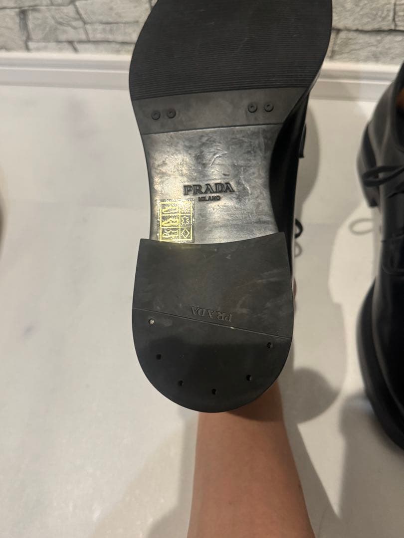 プラダ　アーモンドトゥ　ダービーシューズ