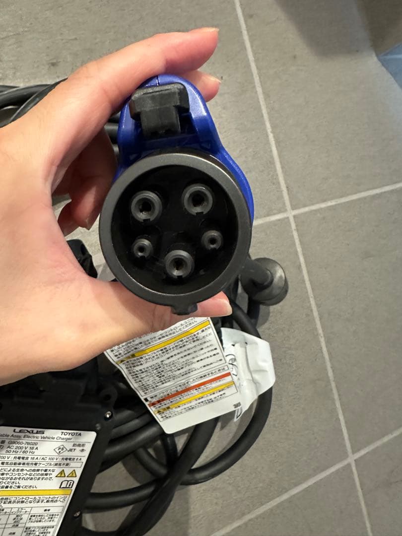 TOYOTA 電気自動車 充電ケーブル