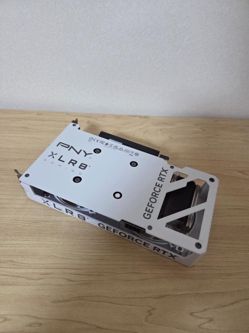 グラフィックボード・グラボ・ビデオカード PNY RTX 4060 8GB Gaming WHITE EDITION
