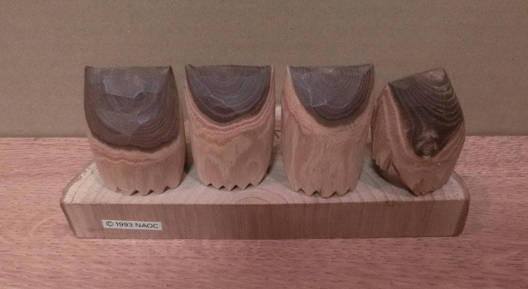 スノーレッツ 木彫り 置物