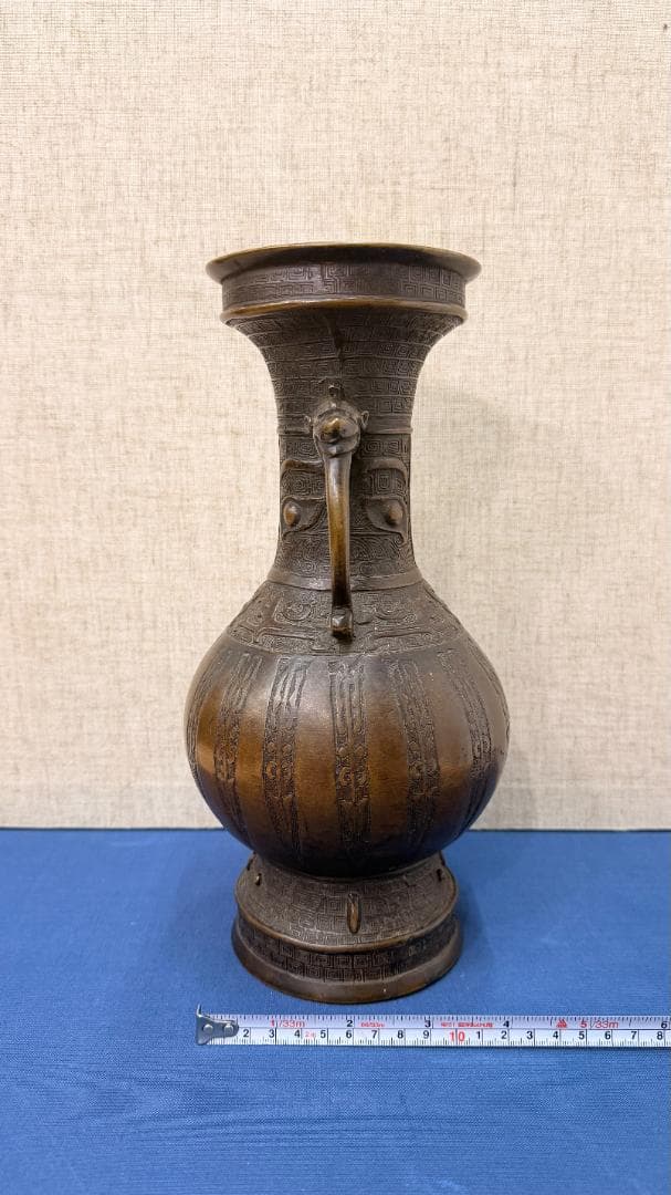 銅製 古風意匠 香炉台・飾り台｜青銅色｜静かな佇まい｜一点物