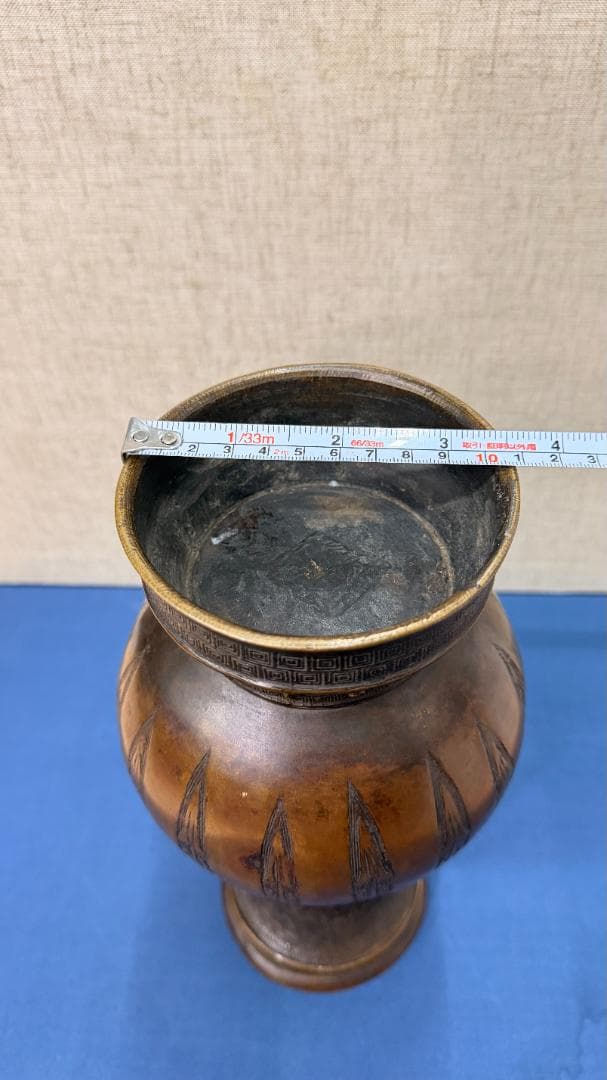 銅製 古風意匠 香炉台・飾り台｜青銅色｜静かな佇まい｜一点物