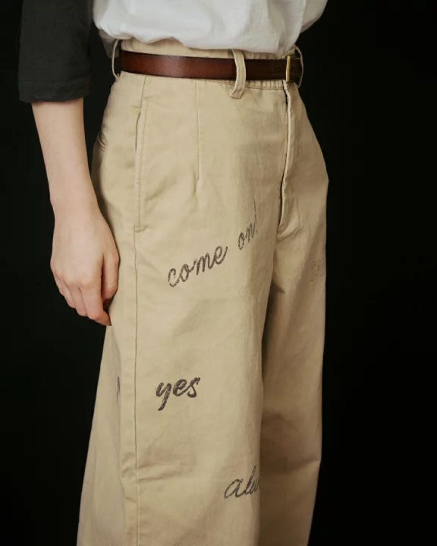 今期Le Melange ロゴ入りチノパン　マレットメット