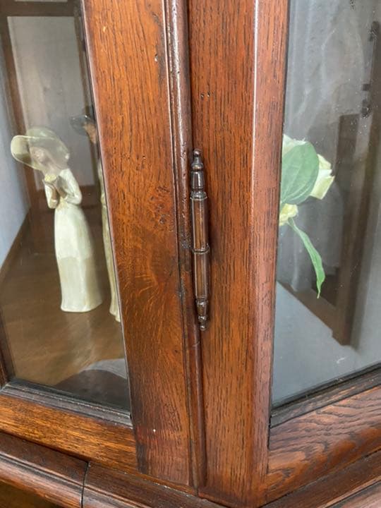 ベルギー製　収納　飾り棚　食器棚　高級感　おしゃれ