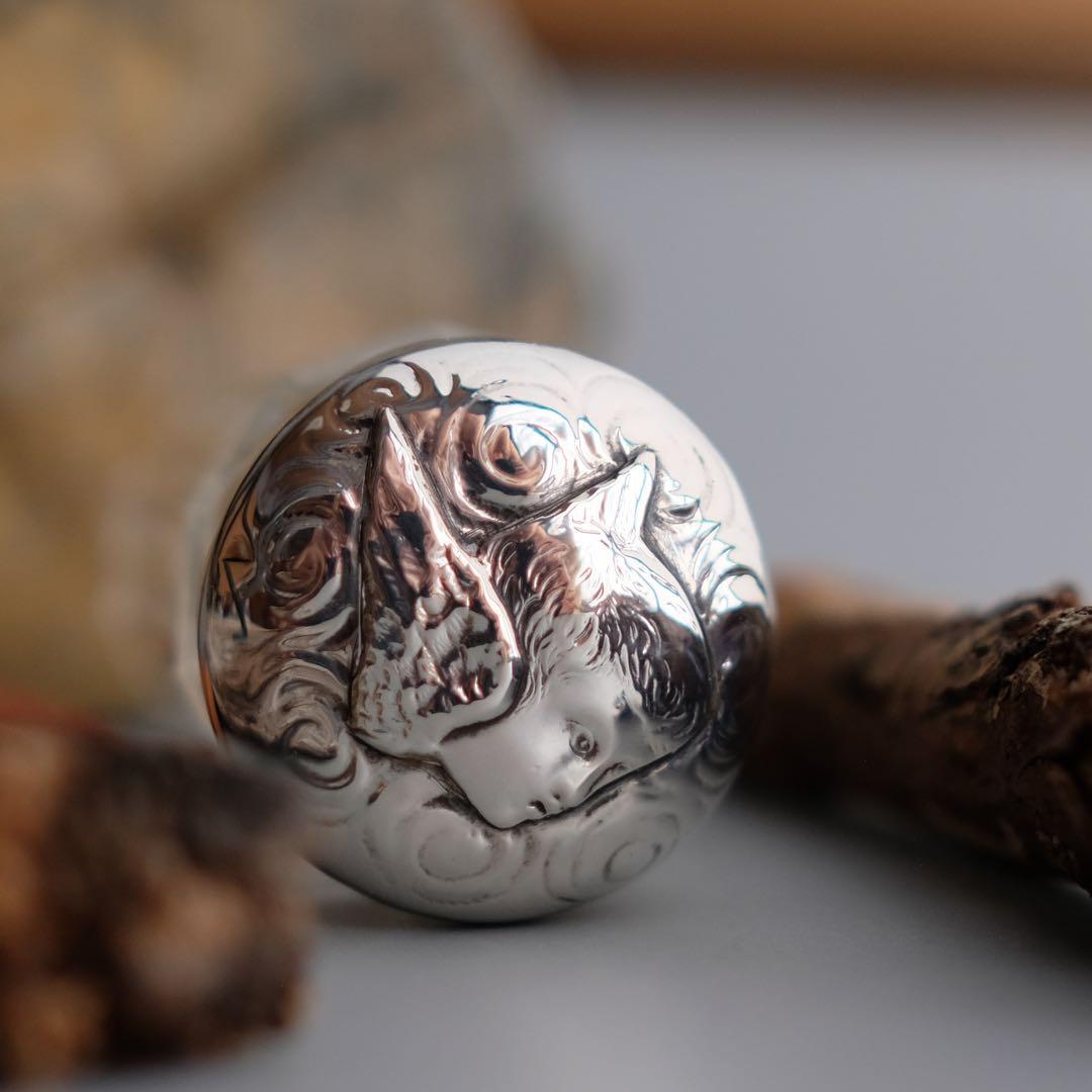 1900年製のイギリス・ロンドンの純銀蓋付きカットガラス容器