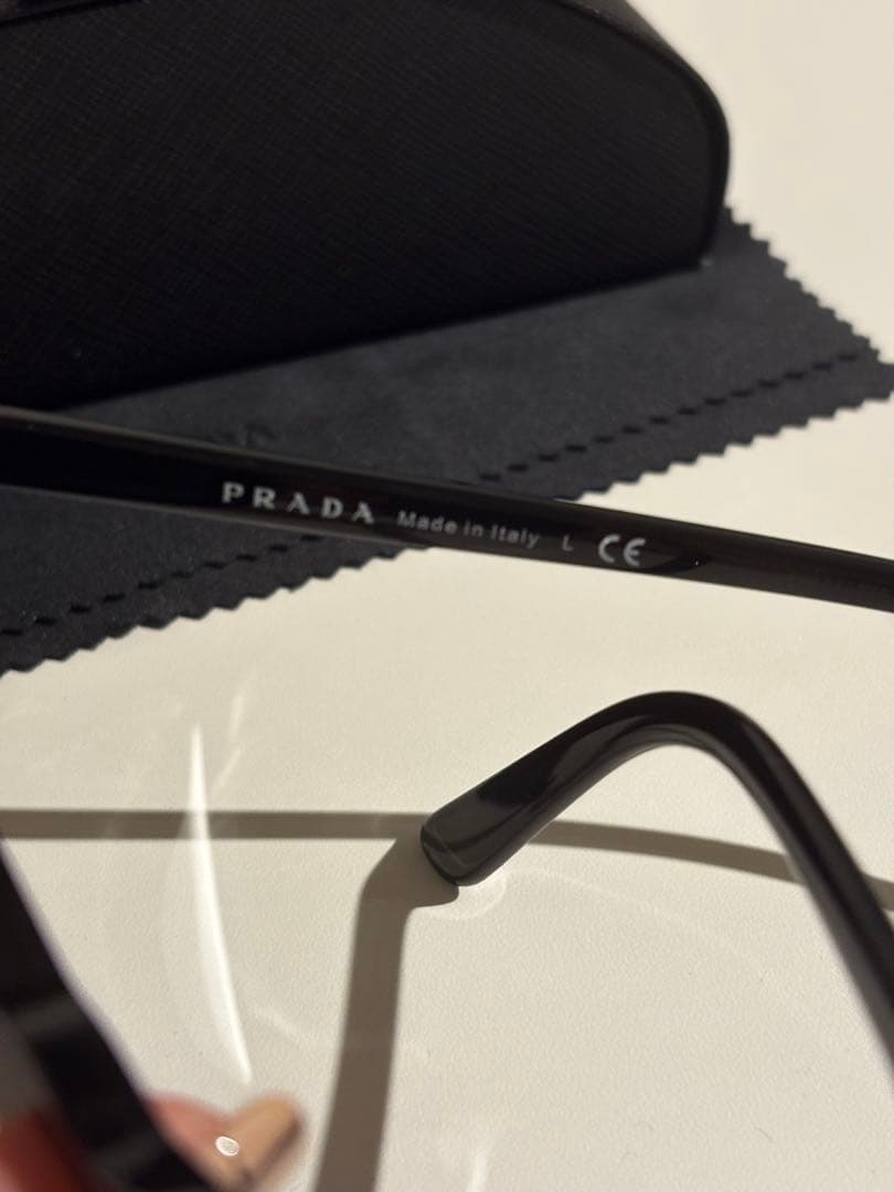 PRADA ブラック キャットアイ サングラス