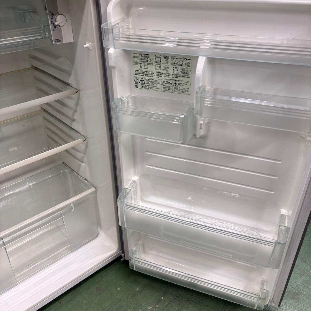 570SHARP中型冷蔵庫　小型　200L強　290L 一人暮らし　右開き2ドア