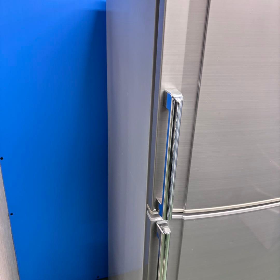 570SHARP中型冷蔵庫　小型　200L強　290L 一人暮らし　右開き2ドア