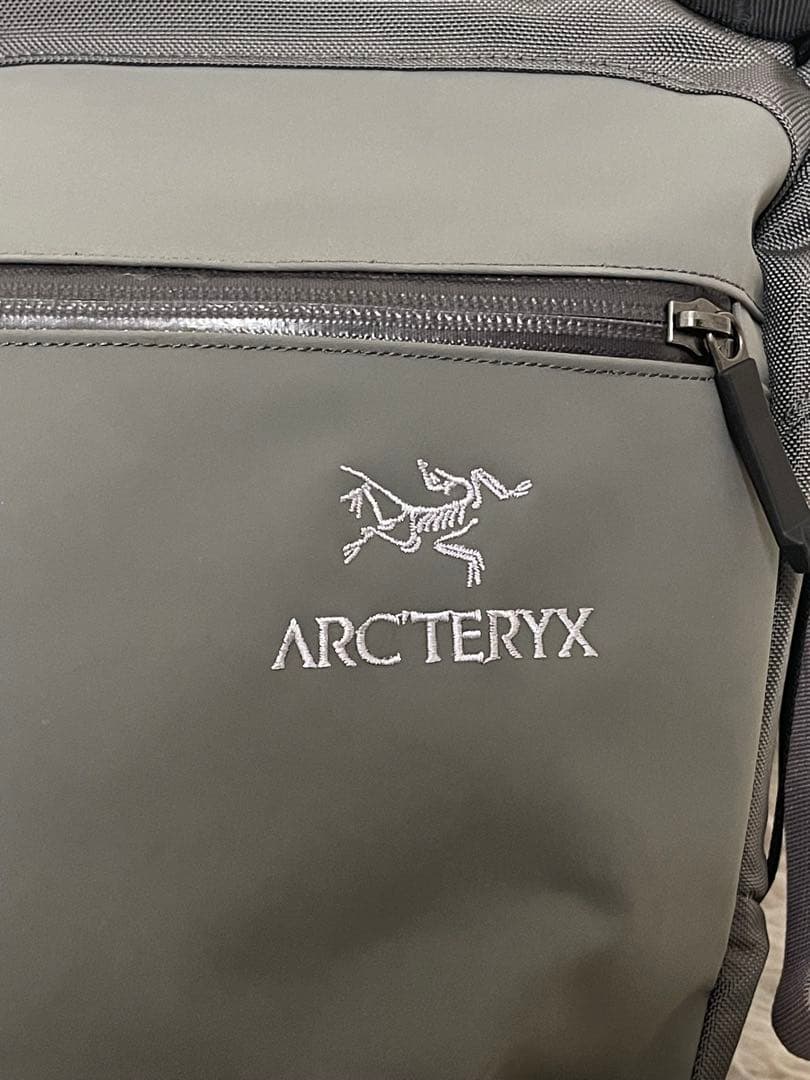 アークテリクス BEAMS ビームス 別注 ARRO 8 アロー8 グレー