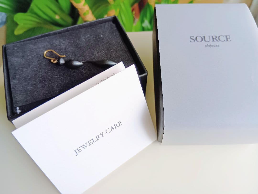 ガブリエラキス ピアス 羽根のない蜂 酸化青銅 14K 片方のみ