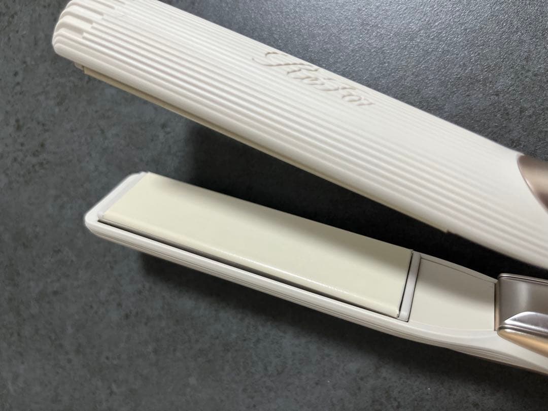 kmyum　リファストレートアイロン