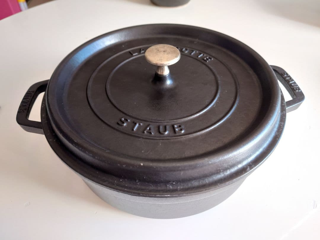 staub鍋26センチ　ストゥブ鍋　ラウンド　ダッチオーブン　鋳物鍋