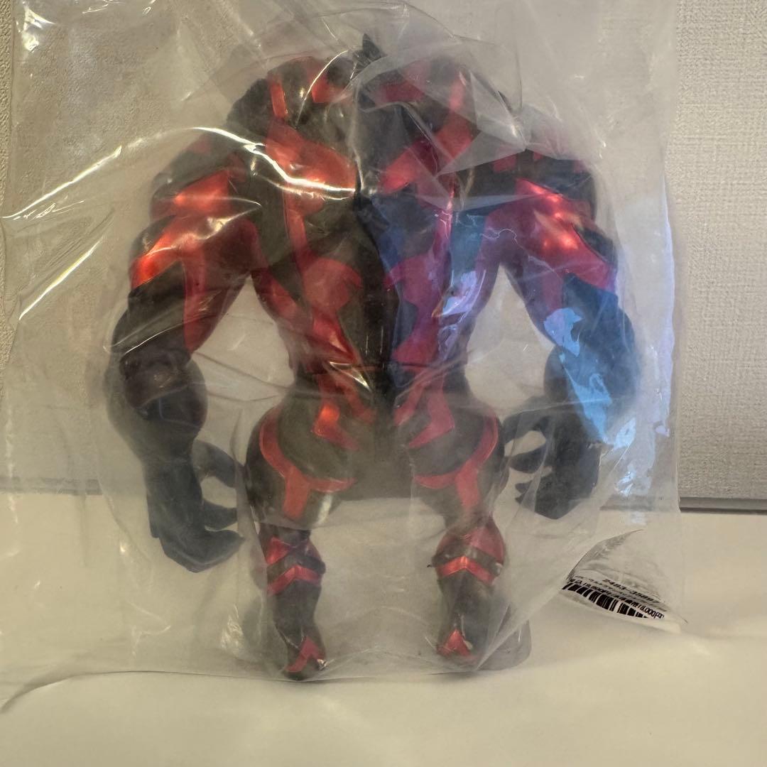 ソフビ　Momoco Studio ウルトラマンベリアル　墓場の画廊