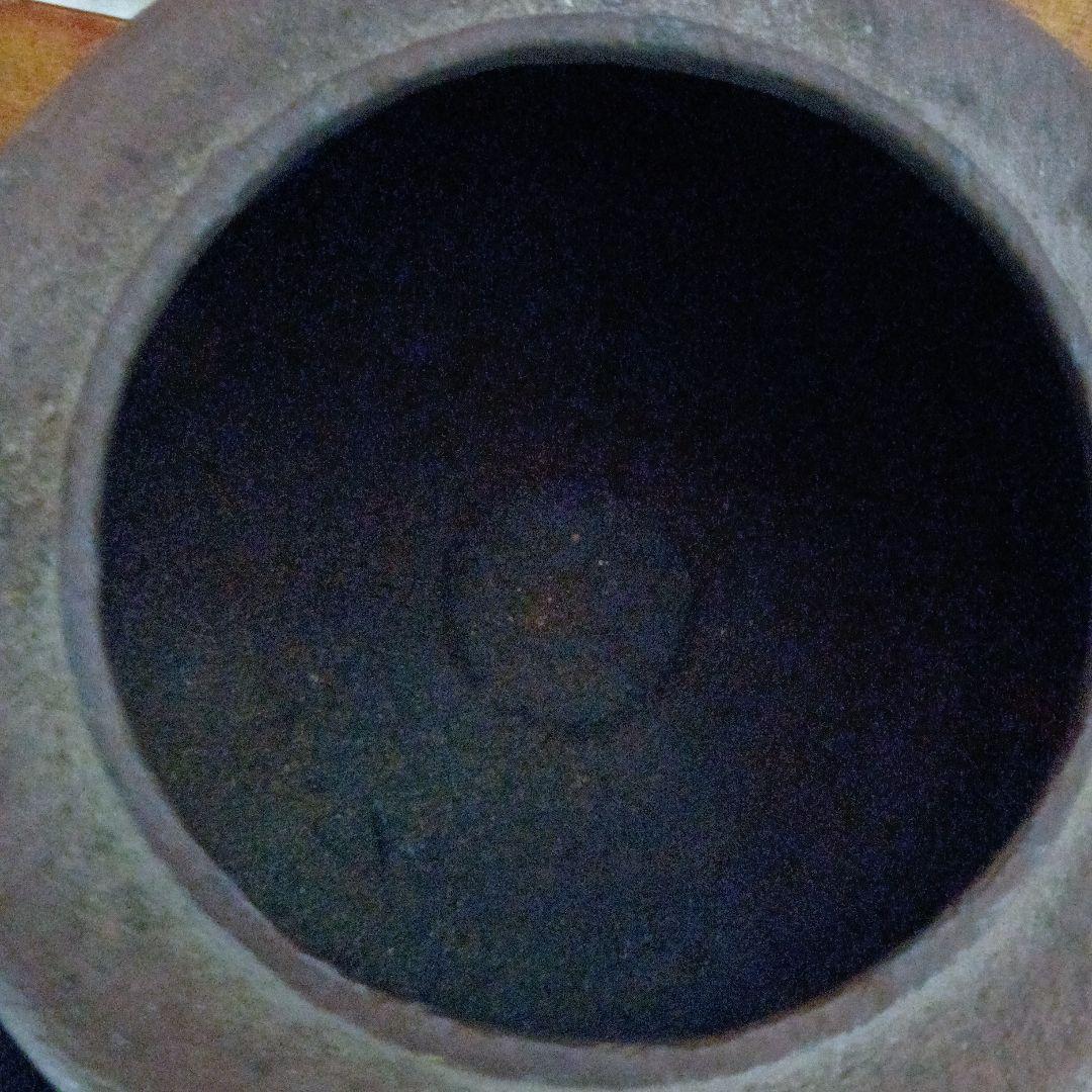 鉄瓶 錆びた茶色 伝統的デザイン