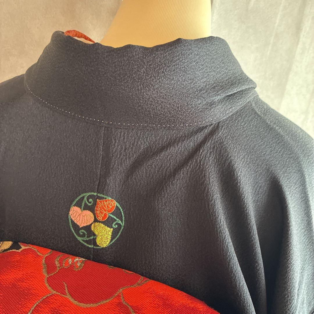 色無地　フルセット　着物　正絹　黒　比翼仕立て　帯で遊ぶ黒　粋　一つ紋刺繍　J5