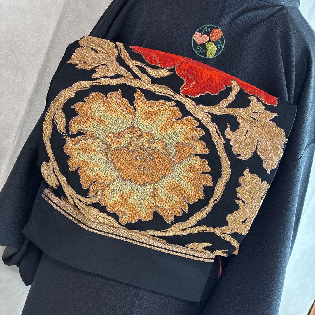 色無地　フルセット　着物　正絹　黒　比翼仕立て　帯で遊ぶ黒　粋　一つ紋刺繍　J5