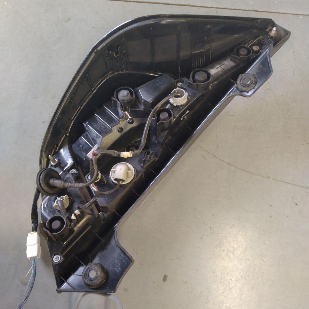 アクア　NHP10 テールランプ