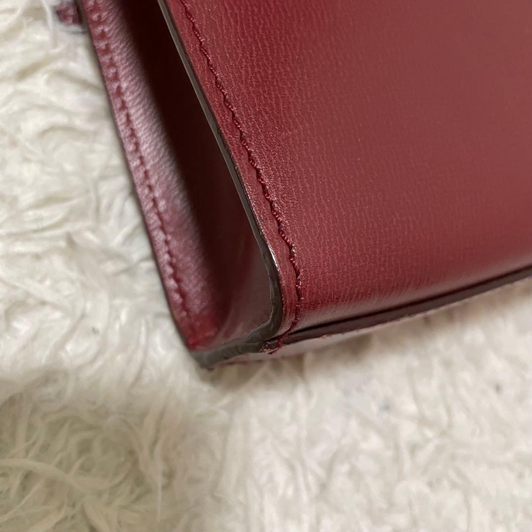 美品　フェラガモ　カメラバッグ　レッド　シルバー金具　ロゴ刻印　ショルダーバッグ