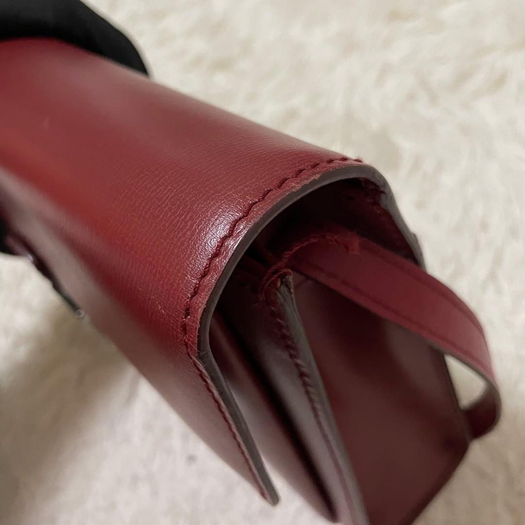 美品　フェラガモ　カメラバッグ　レッド　シルバー金具　ロゴ刻印　ショルダーバッグ