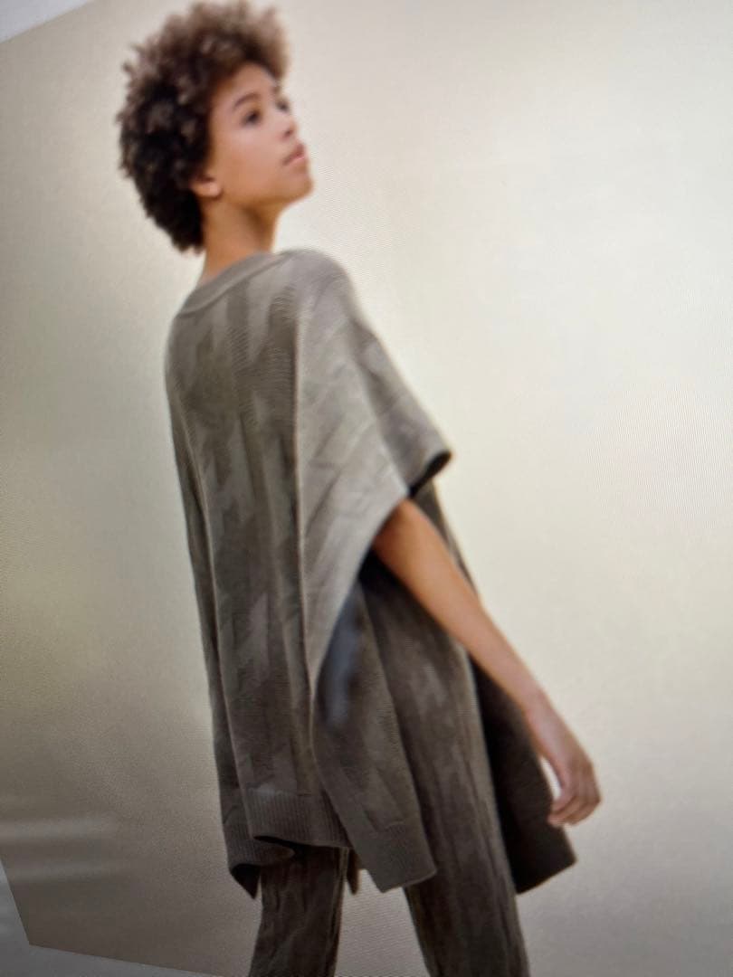 【エルメス】エルメス　ポンチョHモチーフ　新品　34サイズ