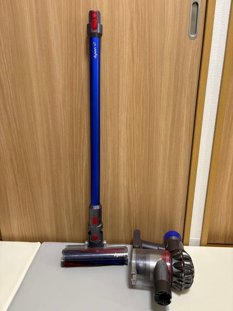 【中古】Dyson SV11コードレスクリーナー　ダイソン