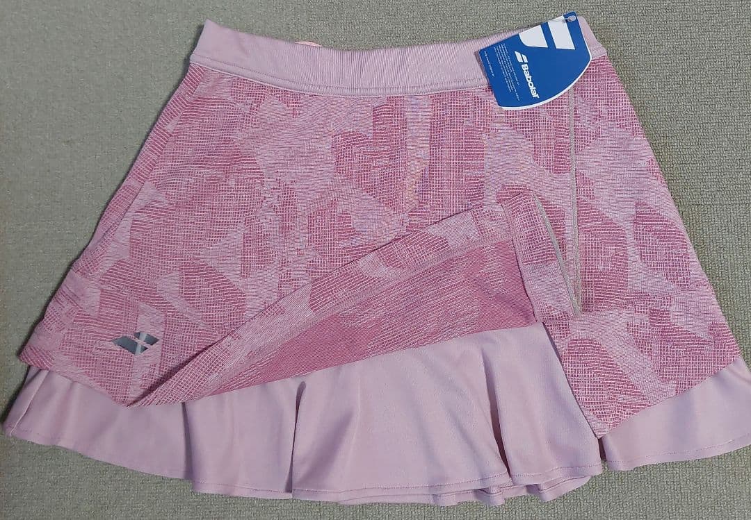 バボラテニスウェア新品タグ付きスコート&美品シャツセットアップ　共にO　XL