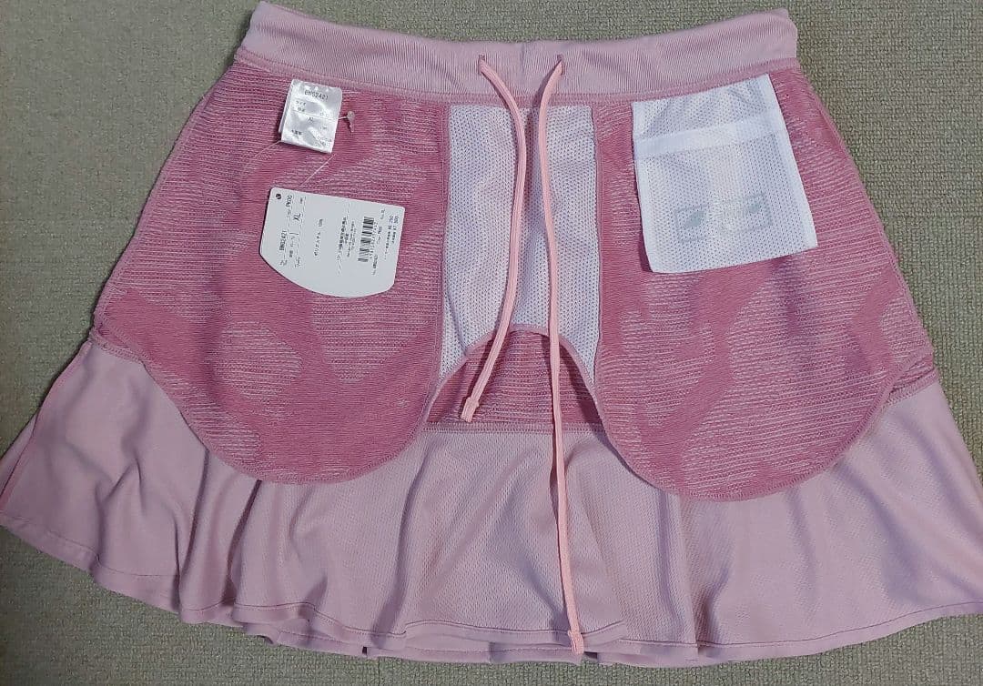 バボラテニスウェア新品タグ付きスコート&美品シャツセットアップ　共にO　XL