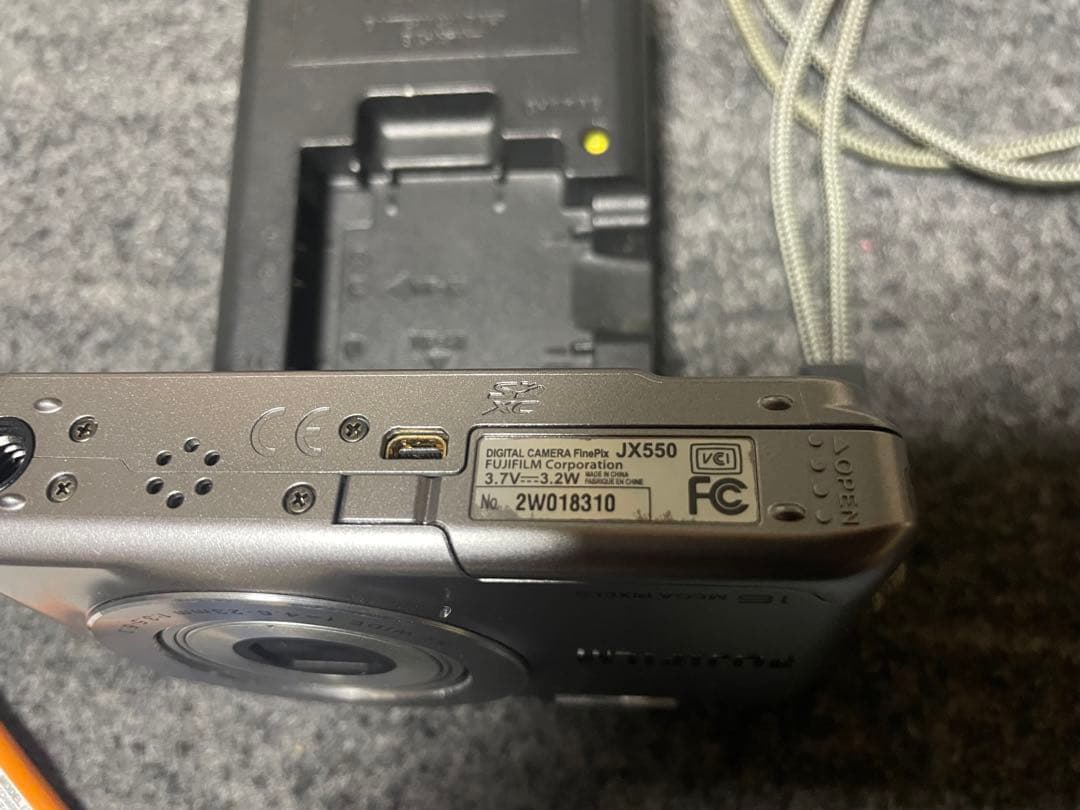 【美品】FUJIFILM FINEPIX JX550 シルバー　動作確認済