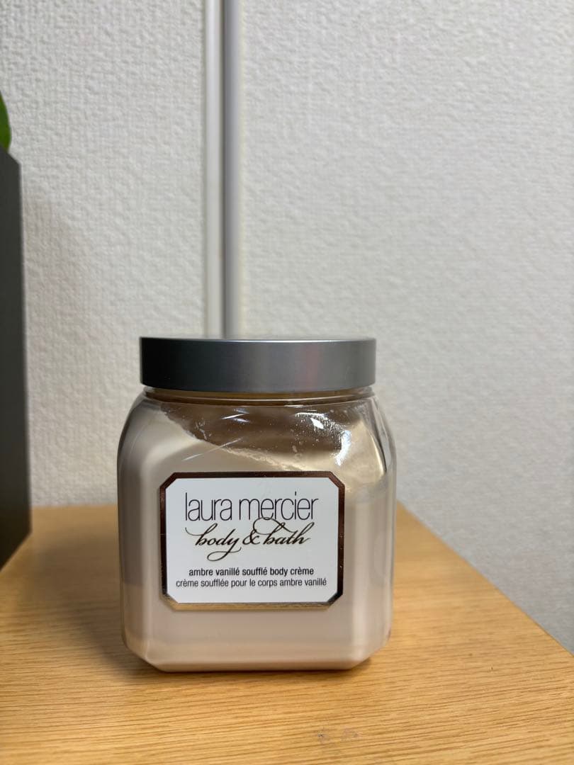 ローラメルシェ ボディクリーム 300g アンバーバニラ