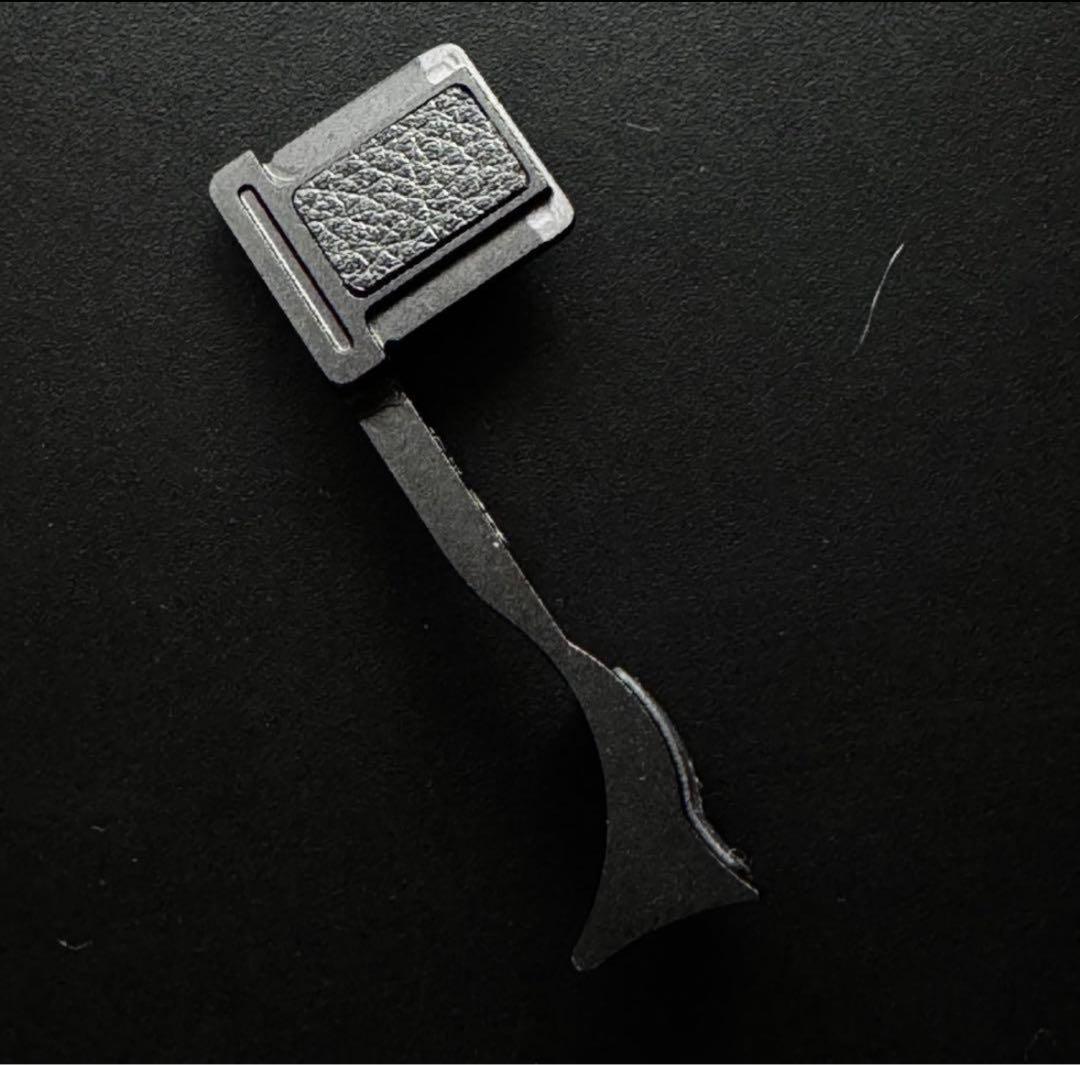 Leica Q2 アルティザン&アーティス レザーカメラケース とサムグリップ有