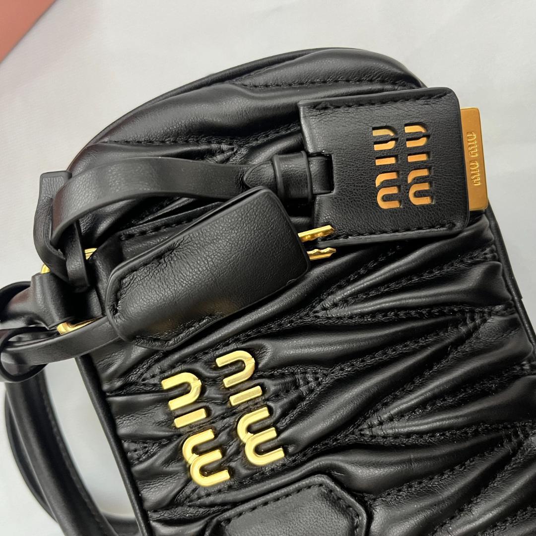 miu miu マテラッセ ショルダーバッグ