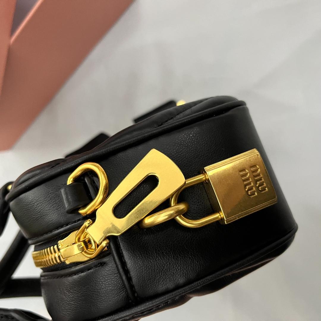 miu miu マテラッセ ショルダーバッグ