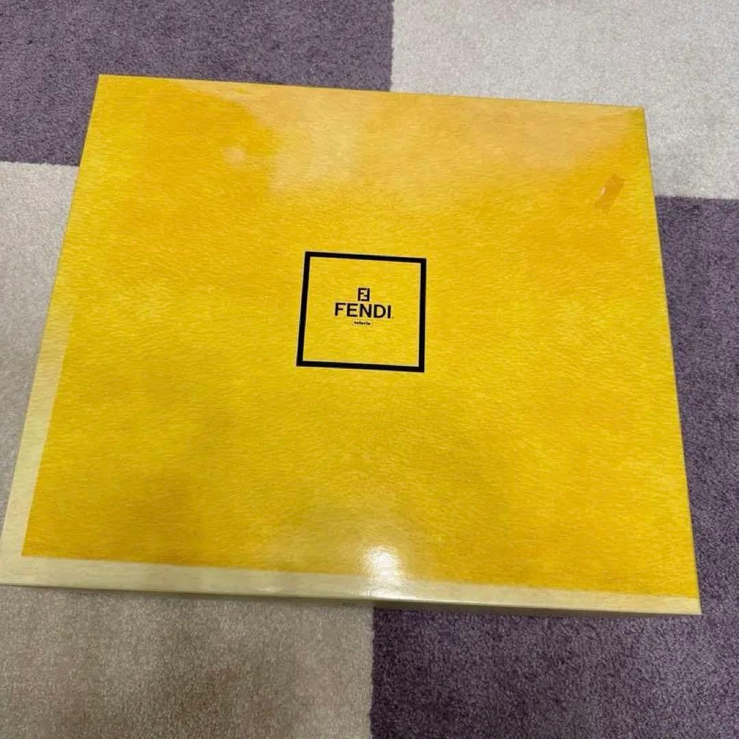 FENDI フェンディ　ハーフブランケット