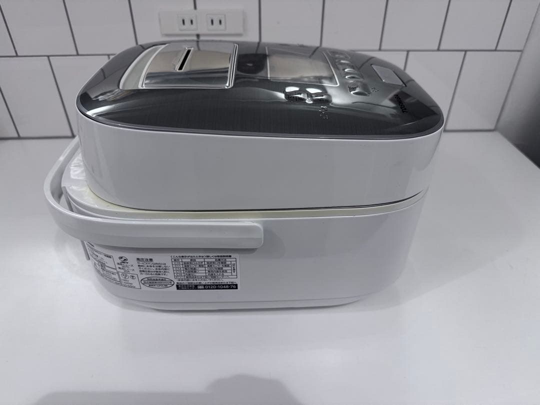 【リサ】東芝　RC-10VXL 真空圧力IHジャー炊飯器、5.5合炊き