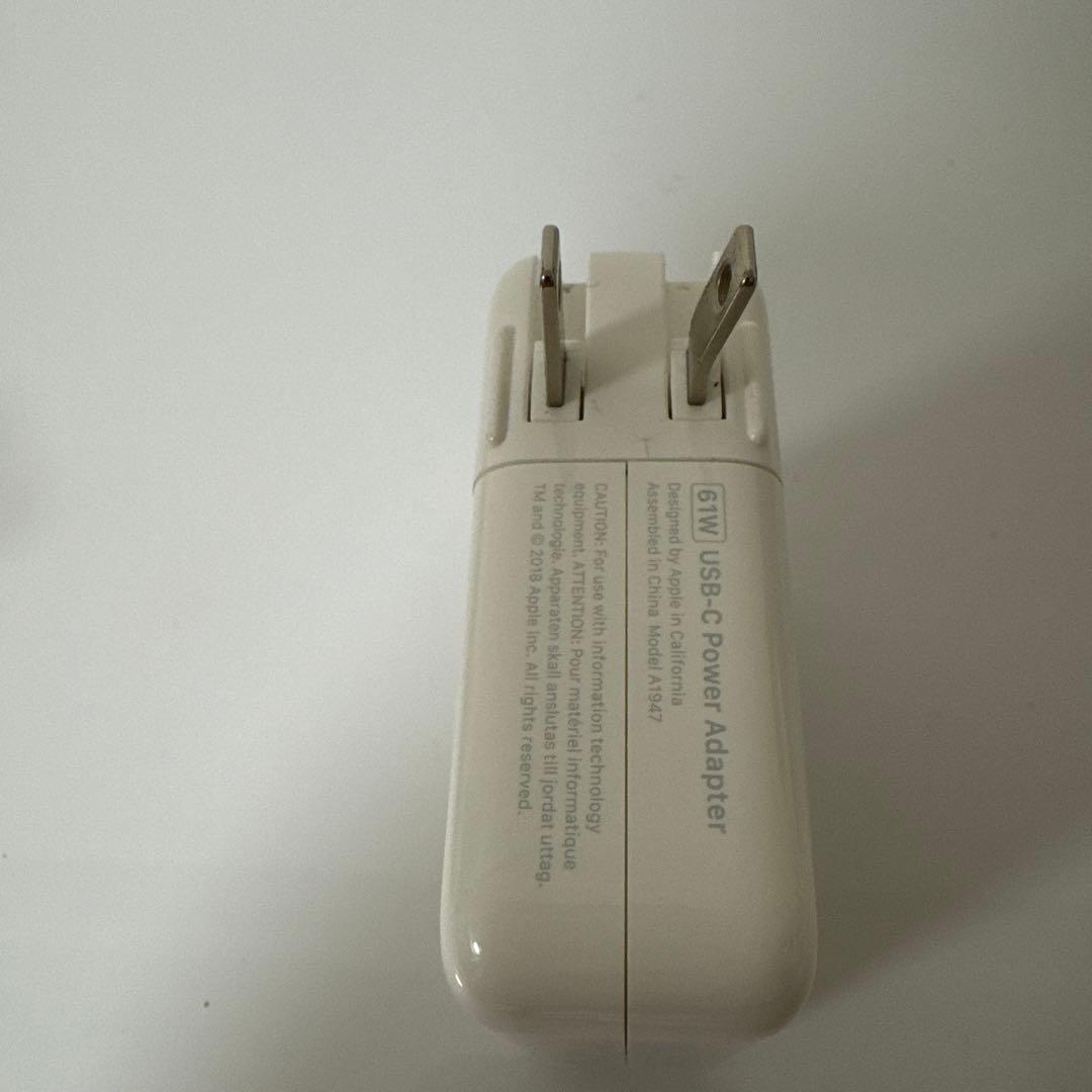 MacBook Pro 13インチ（2018年型）とカバー、アダプタ、ケーブル