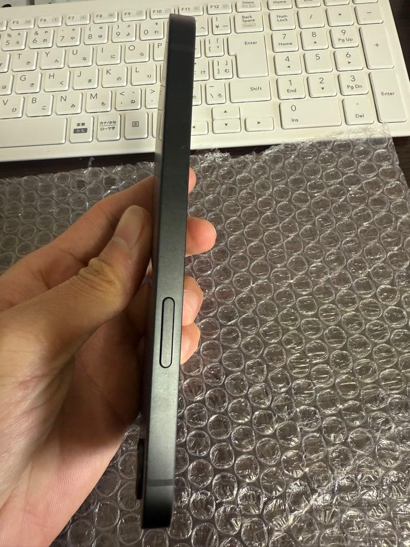 美品　iPhone 16e 128GB SIMフリー