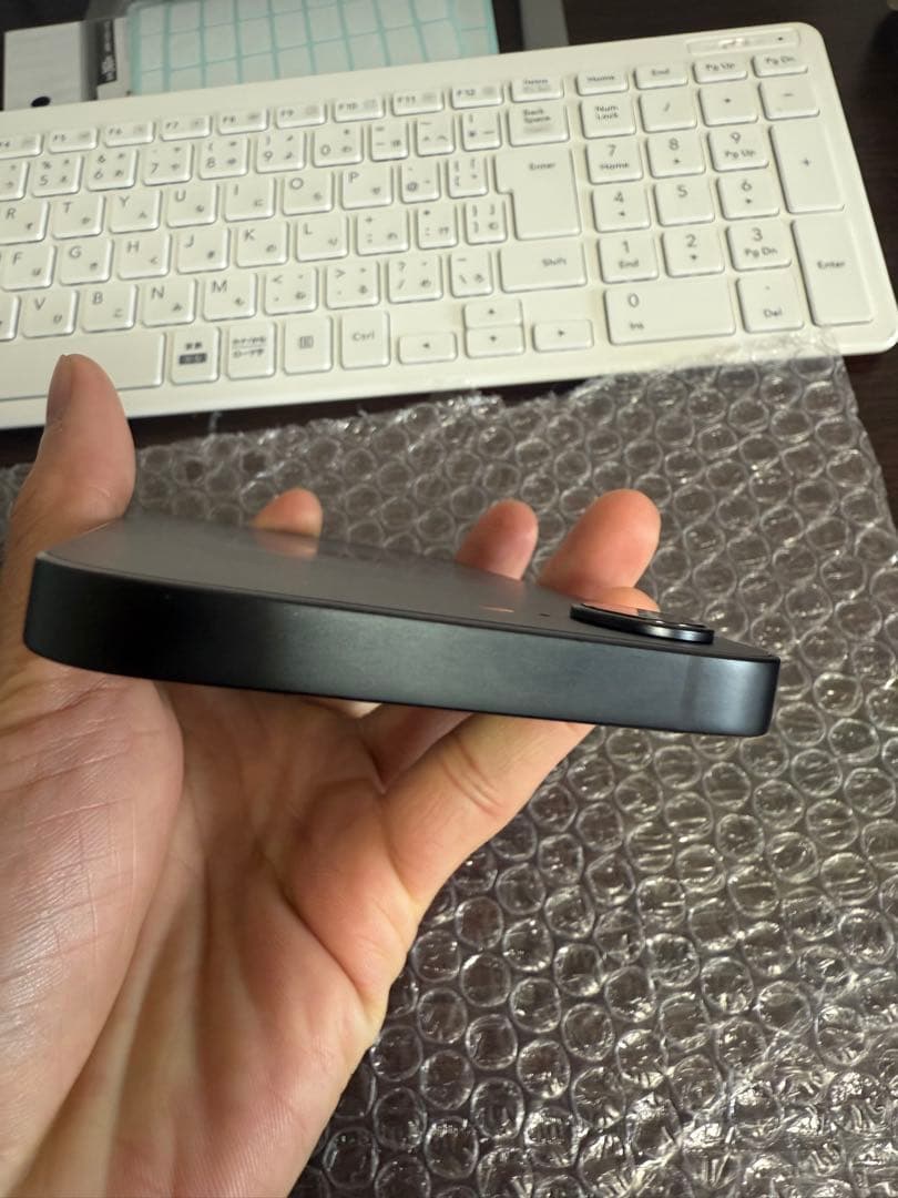 美品　iPhone 16e 128GB SIMフリー