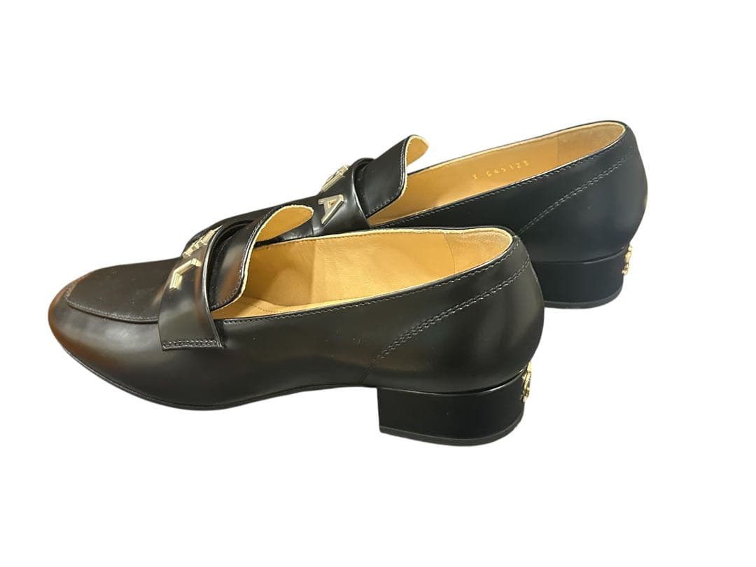 CHANEL ロゴローファー ブラック シャイニーカーフスキン　23㎝