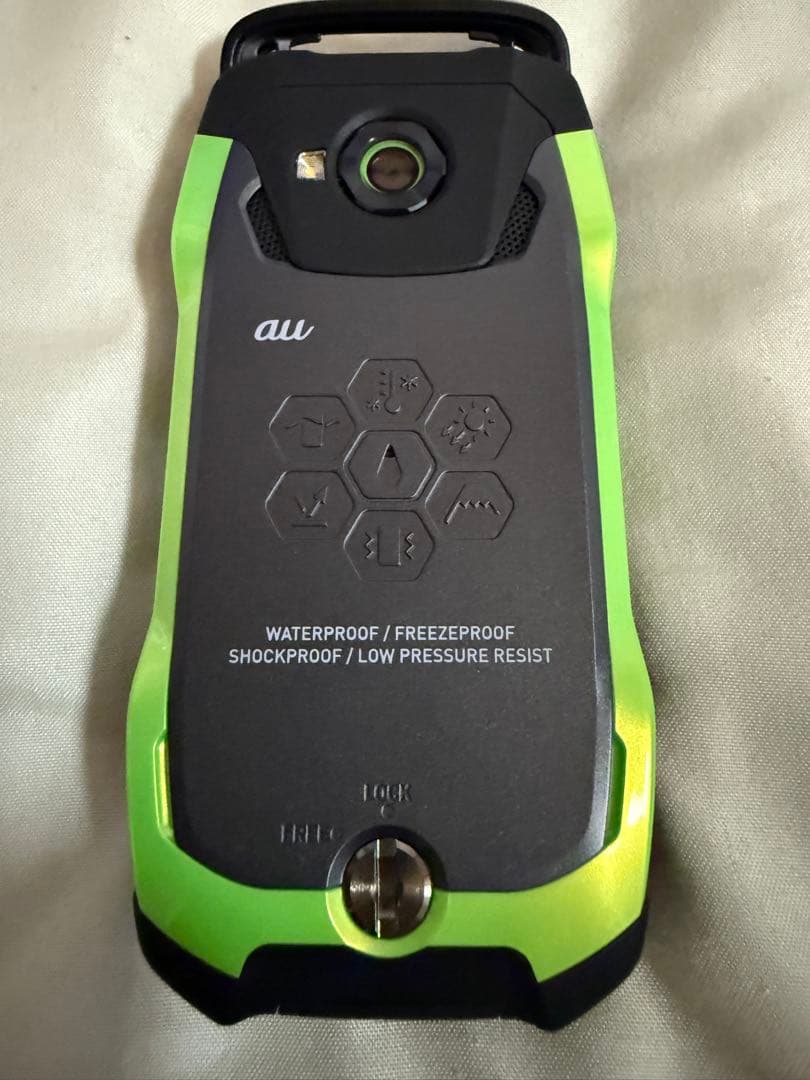 GzOne TYPE-XX KYY31リキッドグリーン simフリー